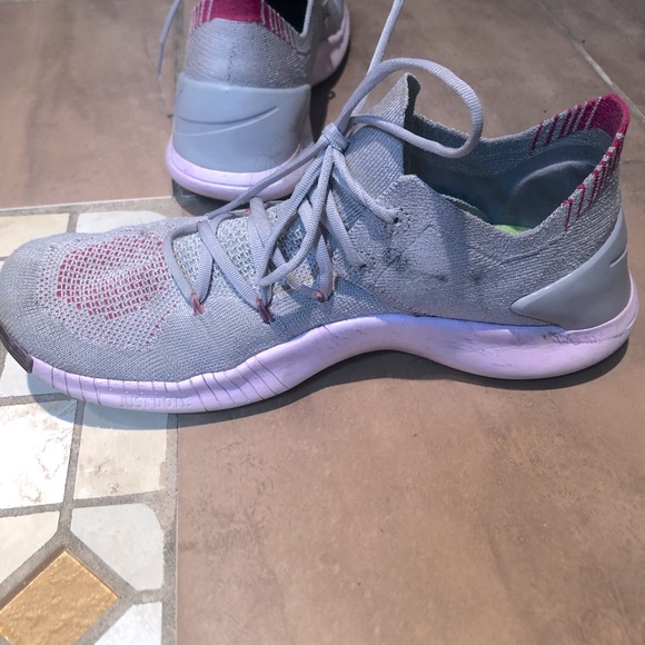 Shoes - Nike runners women size 9 gray/pink